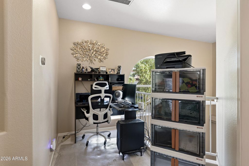 Image 21 of property listing at 5044 E SIESTA Drive 3, Phoenix, AZ 85044