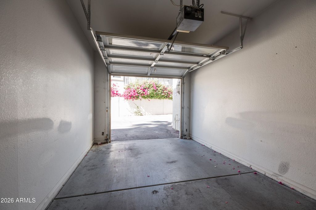 Image 26 of property listing at 5044 E SIESTA Drive 3, Phoenix, AZ 85044