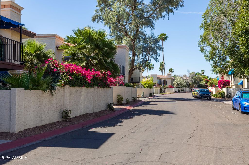Image 27 of property listing at 5044 E SIESTA Drive 3, Phoenix, AZ 85044