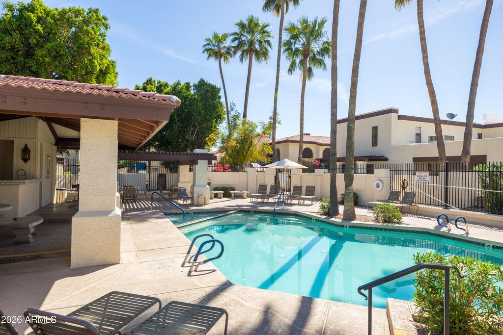Image 28 of property listing at 5044 E SIESTA Drive 3, Phoenix, AZ 85044