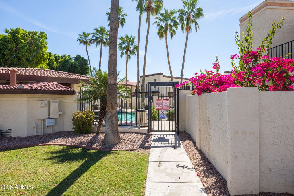 Image 29 of property listing at 5044 E SIESTA Drive 3, Phoenix, AZ 85044