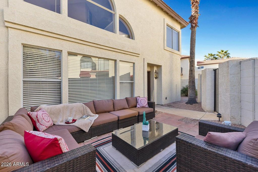 Image 3 of property listing at 5044 E SIESTA Drive 3, Phoenix, AZ 85044