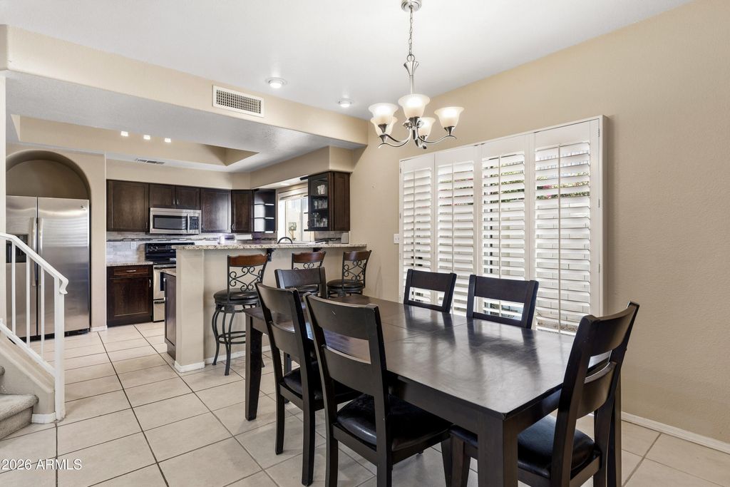 Image 6 of property listing at 5044 E SIESTA Drive 3, Phoenix, AZ 85044