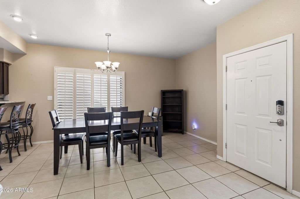 Image 7 of property listing at 5044 E SIESTA Drive 3, Phoenix, AZ 85044