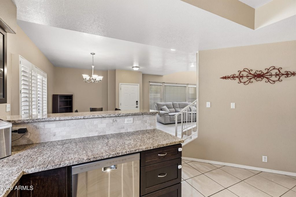 Image 9 of property listing at 5044 E SIESTA Drive 3, Phoenix, AZ 85044