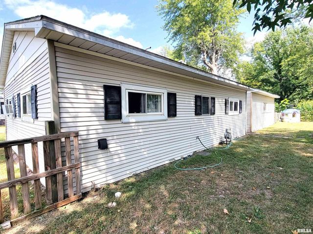 595 WEST Street, Louisville, IL 62858