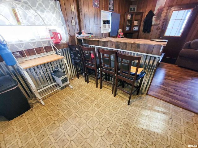 595 WEST Street, Louisville, IL 62858