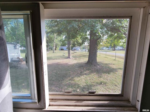 595 WEST Street, Louisville, IL 62858