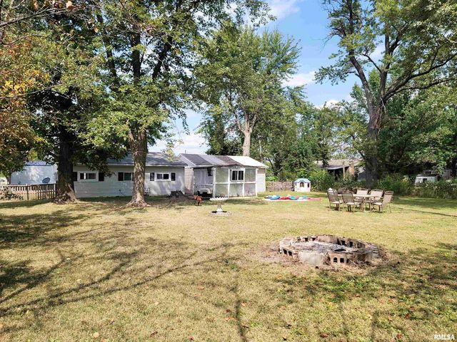 595 WEST Street, Louisville, IL 62858