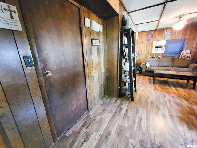 595 WEST Street, Louisville, IL 62858