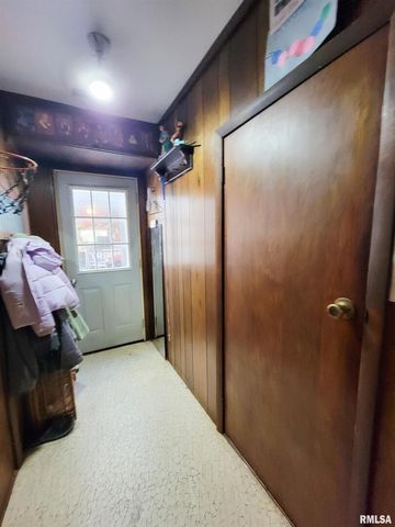 595 WEST Street, Louisville, IL 62858