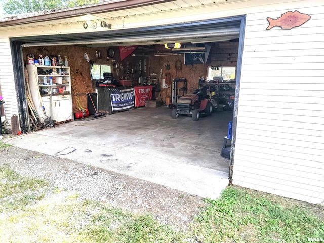 595 WEST Street, Louisville, IL 62858