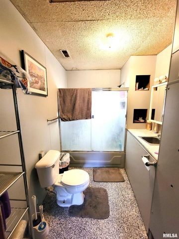 595 WEST Street, Louisville, IL 62858