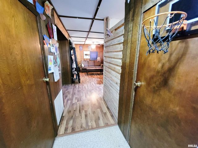 595 WEST Street, Louisville, IL 62858