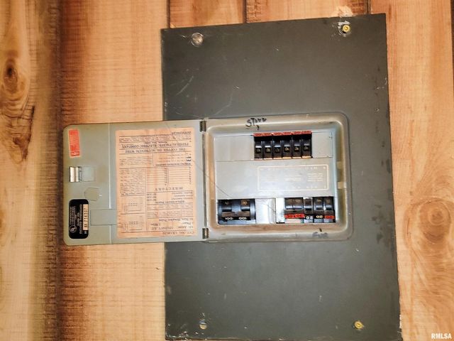 595 WEST Street, Louisville, IL 62858