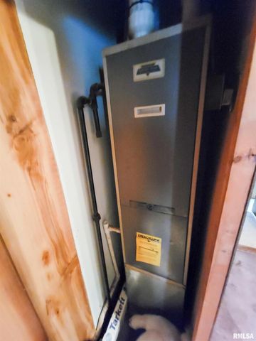 595 WEST Street, Louisville, IL 62858