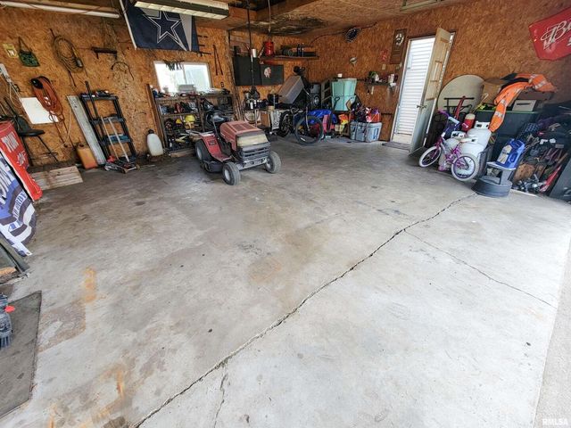 595 WEST Street, Louisville, IL 62858