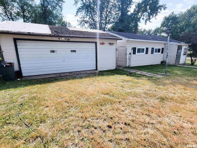 595 WEST Street, Louisville, IL 62858