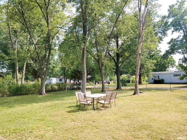 595 WEST Street, Louisville, IL 62858