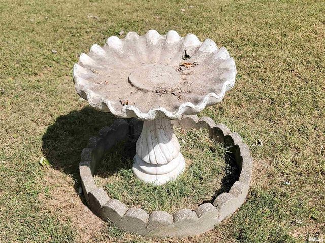 595 WEST Street, Louisville, IL 62858