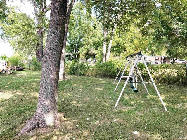 595 WEST Street, Louisville, IL 62858