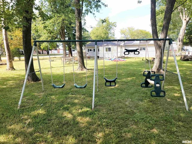 595 WEST Street, Louisville, IL 62858