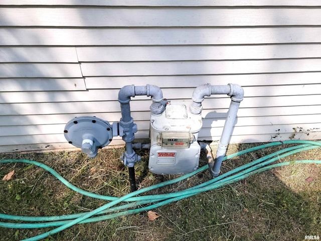 595 WEST Street, Louisville, IL 62858