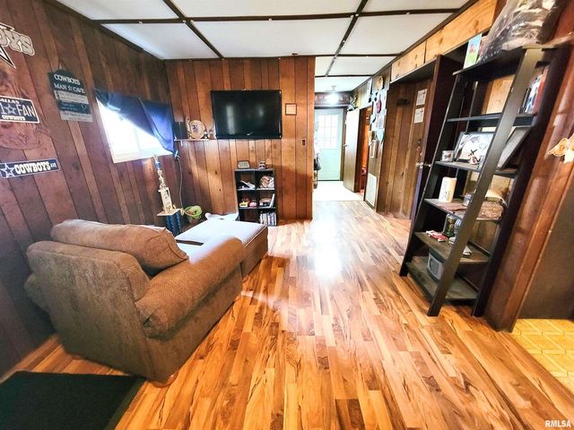 595 WEST Street, Louisville, IL 62858