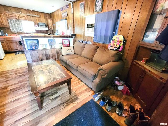 595 WEST Street, Louisville, IL 62858