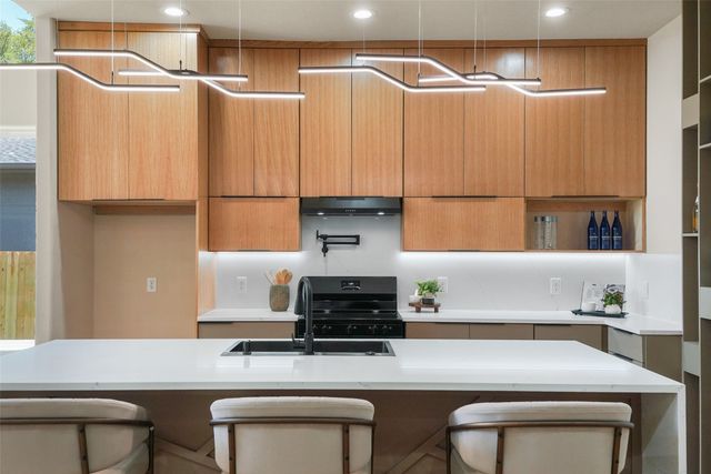 8914 Wadlington Avenue, Dallas, TX 75217