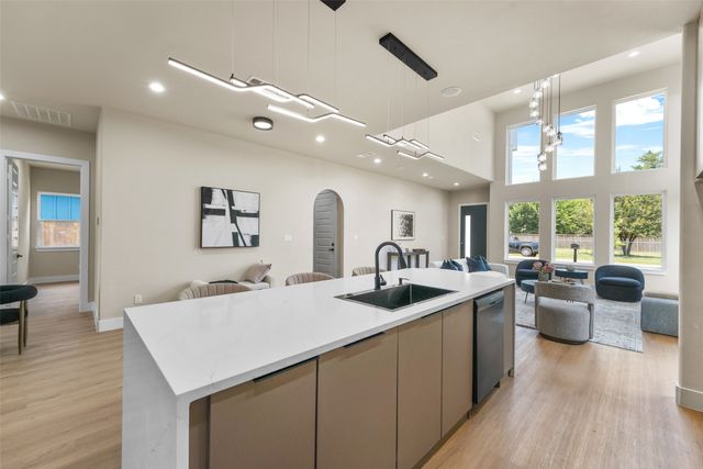 8914 Wadlington Avenue, Dallas, TX 75217