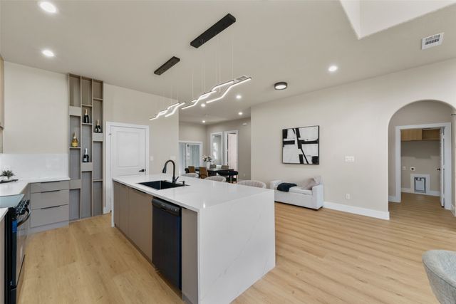 8914 Wadlington Avenue, Dallas, TX 75217