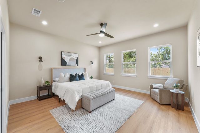 8914 Wadlington Avenue, Dallas, TX 75217