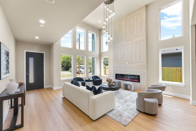 8914 Wadlington Avenue, Dallas, TX 75217