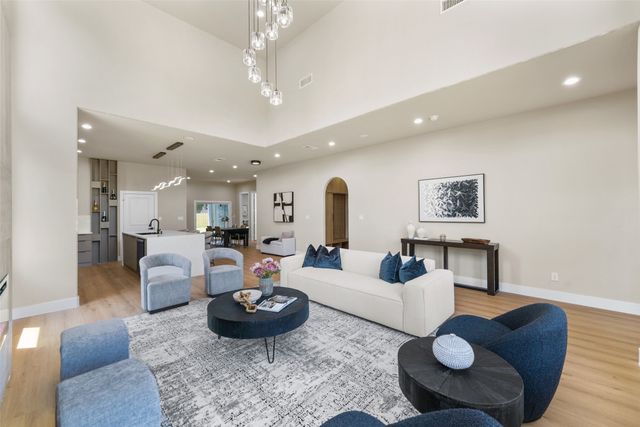 8914 Wadlington Avenue, Dallas, TX 75217