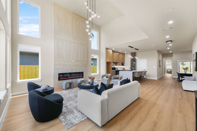 8914 Wadlington Avenue, Dallas, TX 75217