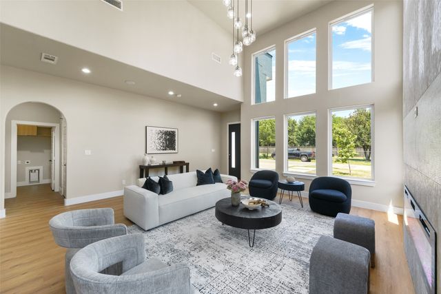 8914 Wadlington Avenue, Dallas, TX 75217