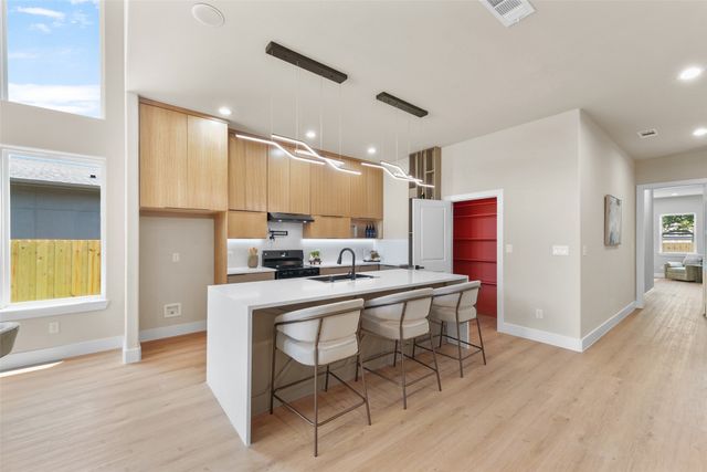 8914 Wadlington Avenue, Dallas, TX 75217
