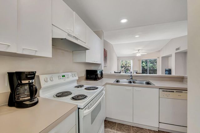 4783 Via Palm Lakes 121, West Palm Beach, FL 33417