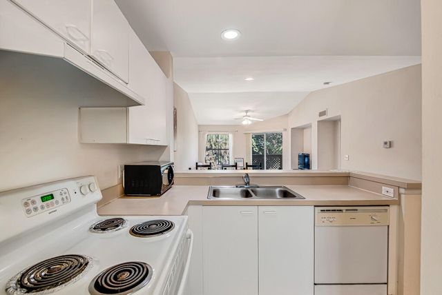 4783 Via Palm Lakes 121, West Palm Beach, FL 33417