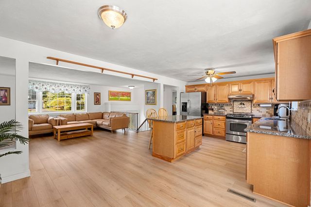 281 Beech St, Tewksbury, MA 01876