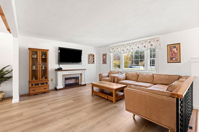 281 Beech St, Tewksbury, MA 01876