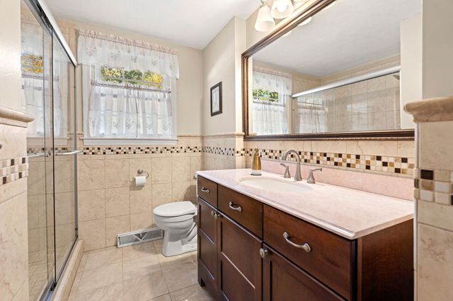 281 Beech St, Tewksbury, MA 01876