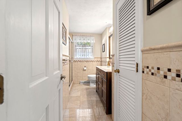 281 Beech St, Tewksbury, MA 01876