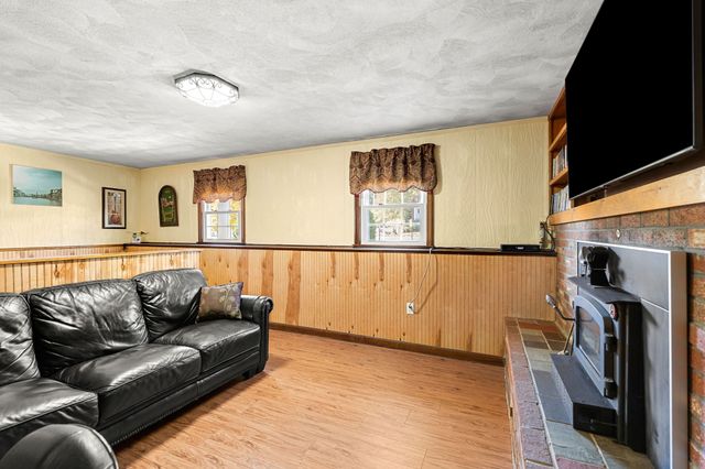 281 Beech St, Tewksbury, MA 01876