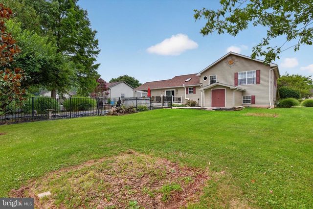 240 MATTHEW DR, New Oxford, PA 17350