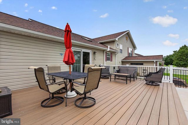 240 MATTHEW DR, New Oxford, PA 17350