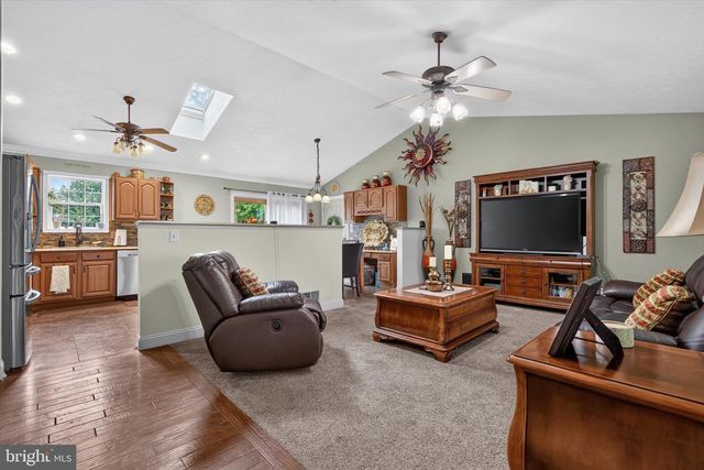 240 MATTHEW DR, New Oxford, PA 17350