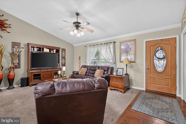 240 MATTHEW DR, New Oxford, PA 17350