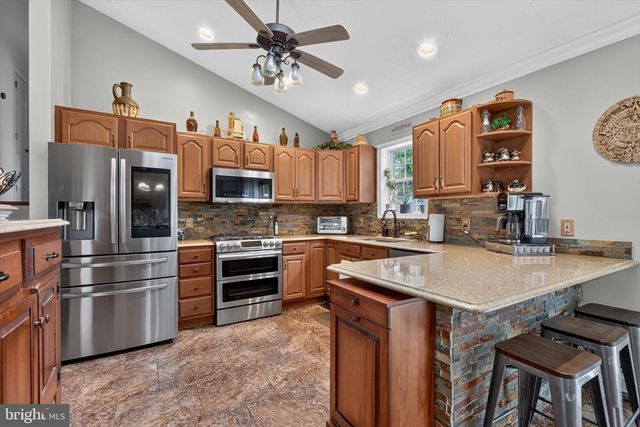 240 MATTHEW DR, New Oxford, PA 17350
